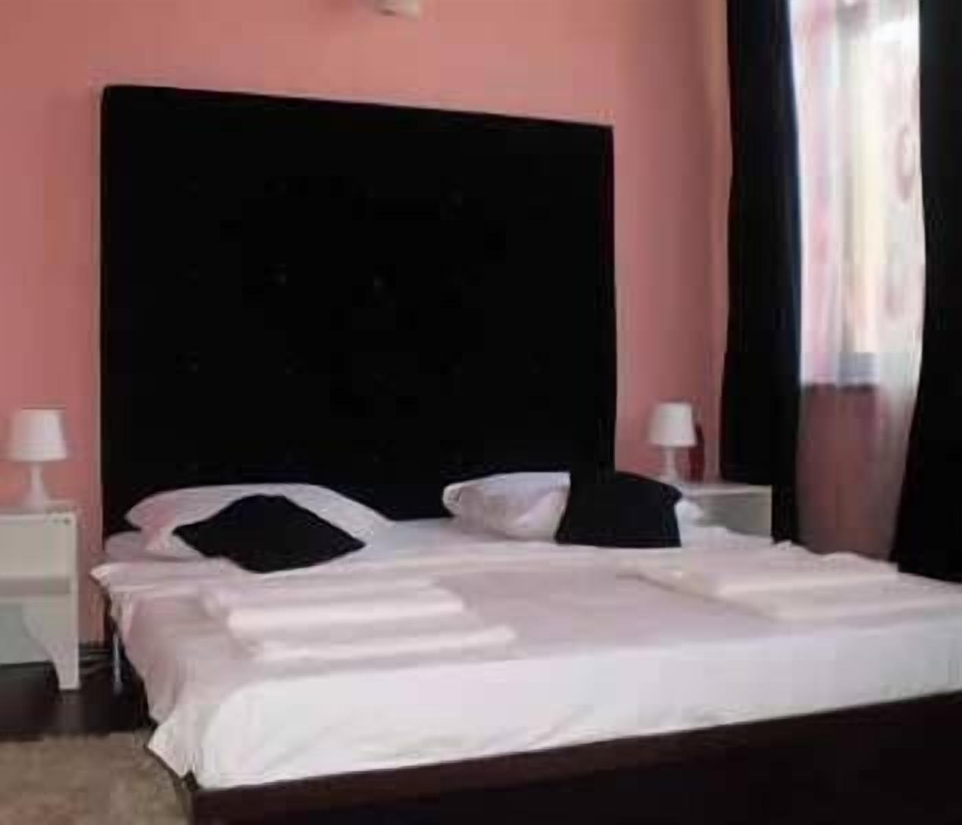 Hotel Papu บูคาเรสต์ ภายนอก รูปภาพ