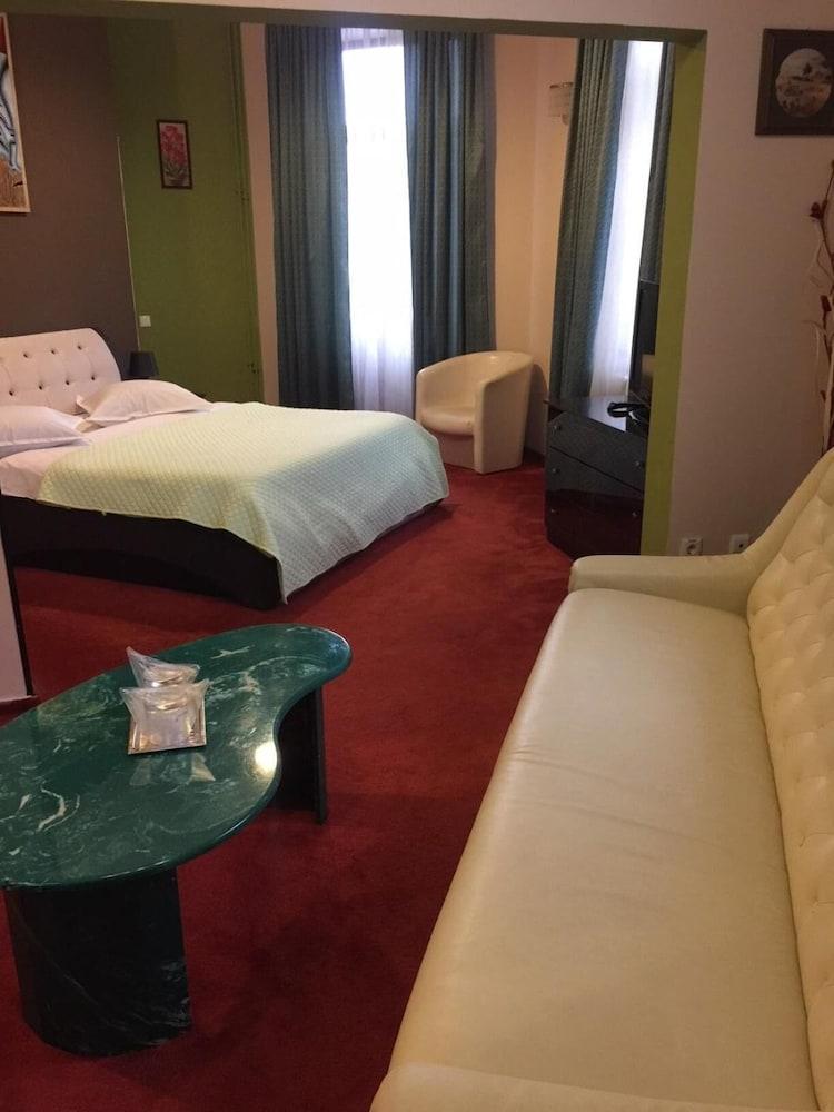 Hotel Papu บูคาเรสต์ ภายนอก รูปภาพ